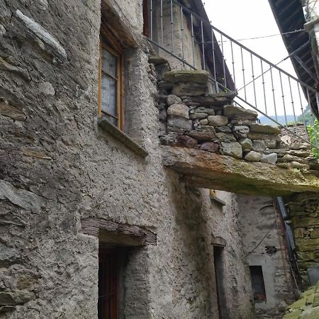Il Fiume Di Fianco. Appartamento Alta Valsesia Mollia Exterior photo